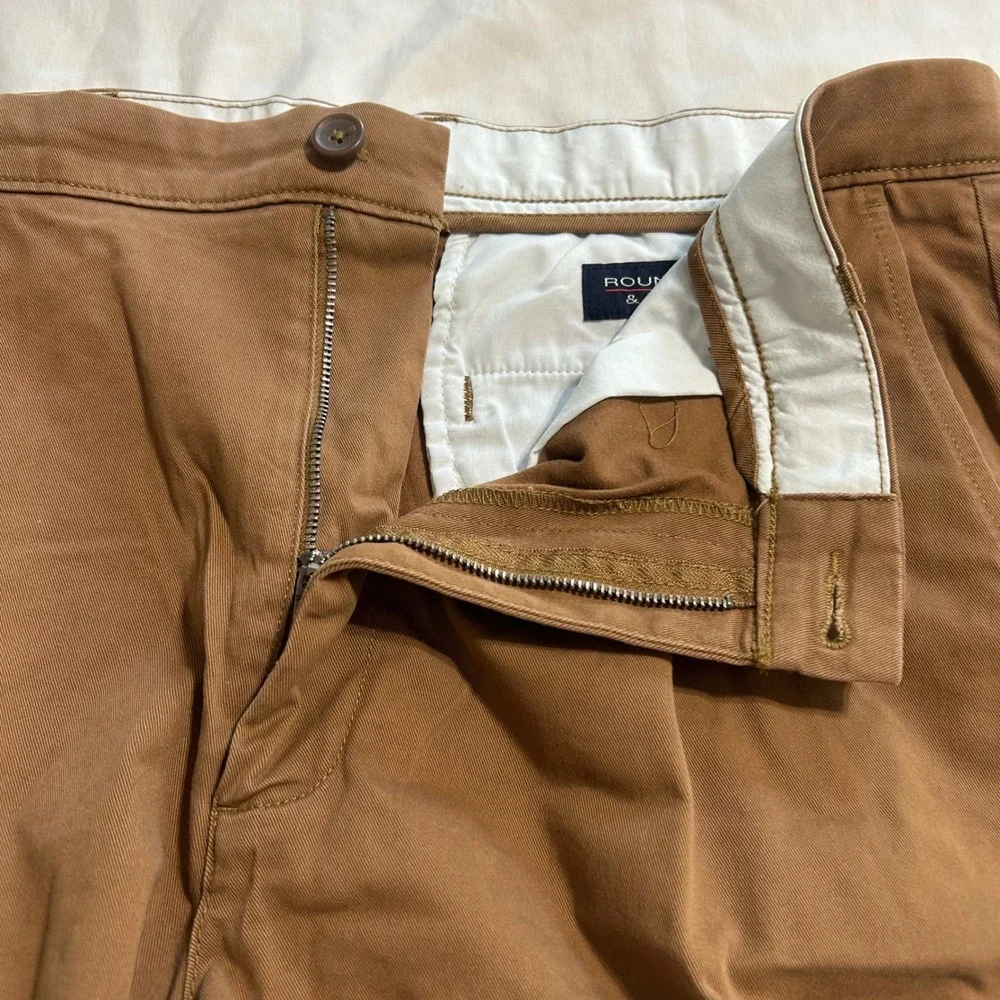 Roundtree & Yorke Mens Brown Chino Shorts Size 40 Cotton Stretch Flat Front